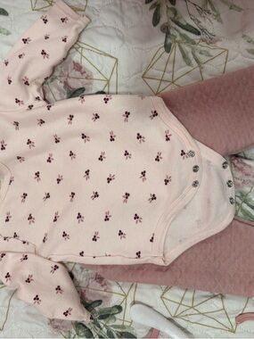 Kit +Pearl Pale Pink Long-Sleeve Floral Dot One-Piece Bodysuit